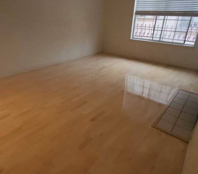 Laminate flooring installation Bay Area – cost-effective wood-look solution.
